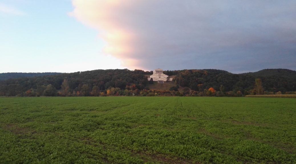 Wolkenfront-bei-Walhalla